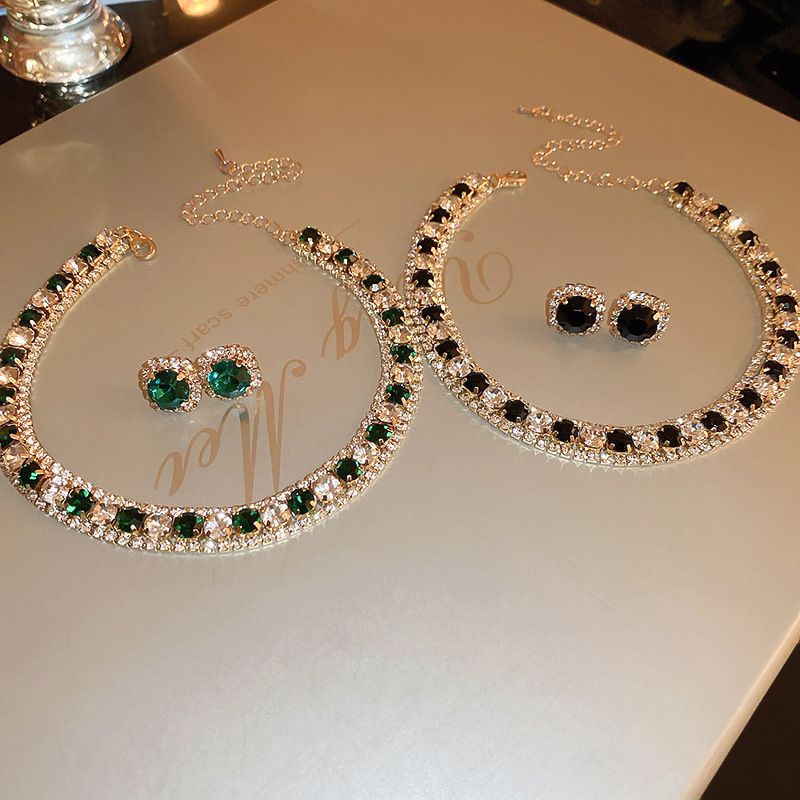 Wholesale Diamond Geometric Necklace and Earring Set Retro Court-style Collarbone Chain Fashionable Choker Necklace for Women