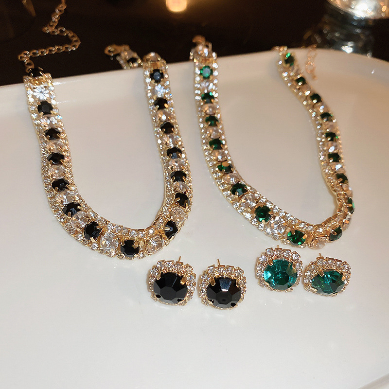 Wholesale Diamond Geometric Necklace and Earring Set Retro Court-style Collarbone Chain Fashionable Choker Necklace for Women