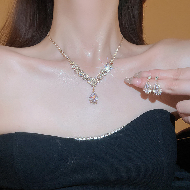 Hot Sale Diamond Luxury Style Fashion Pendant Trendy High-end Accessory Necklace and Earrings Set for Women