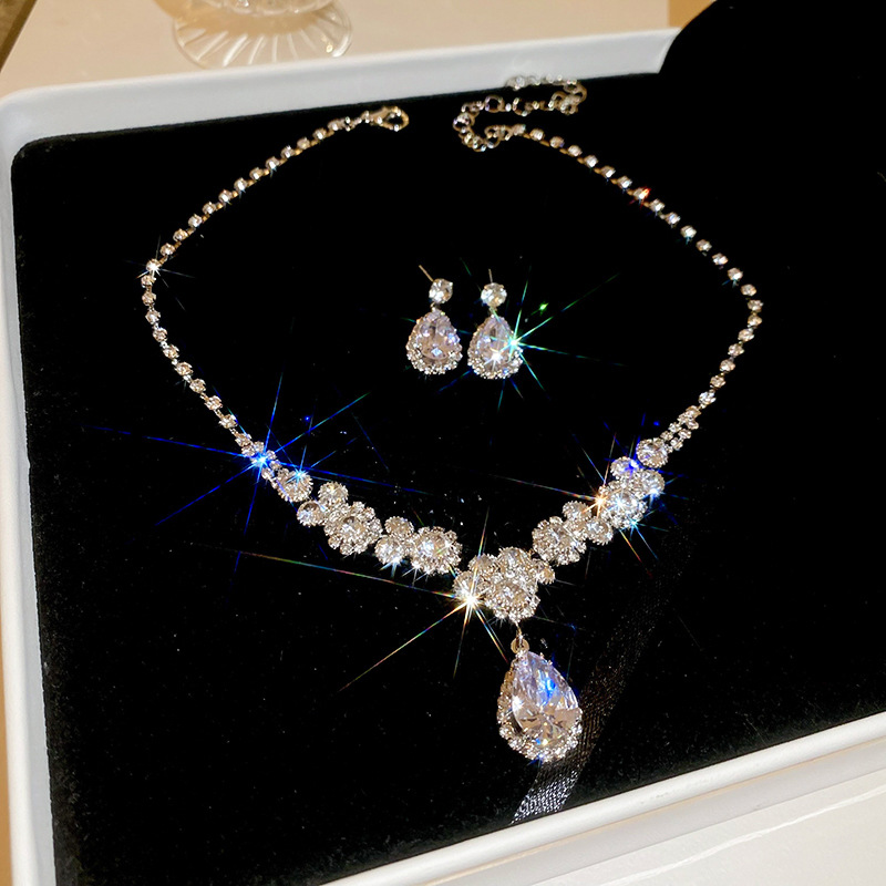 Hot Sale Diamond Luxury Style Fashion Pendant Trendy High-end Accessory Necklace and Earrings Set for Women