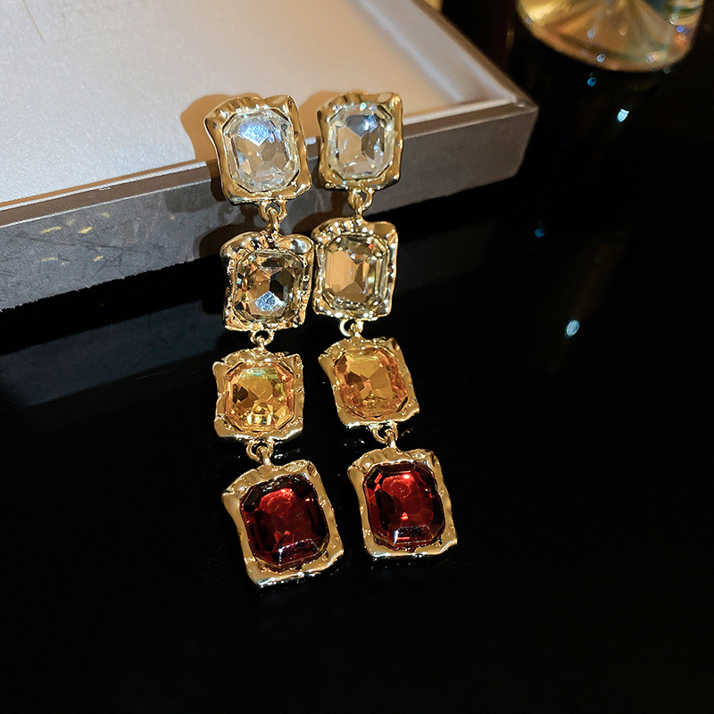 Wholesale European and American Diamond Geometric Luxury Fashionable and Popular Necklaces Set for Women